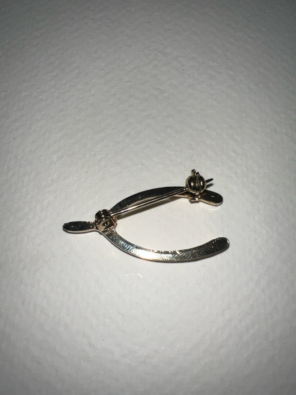 Gold tone wishbone brooch - Picture 3 of 3